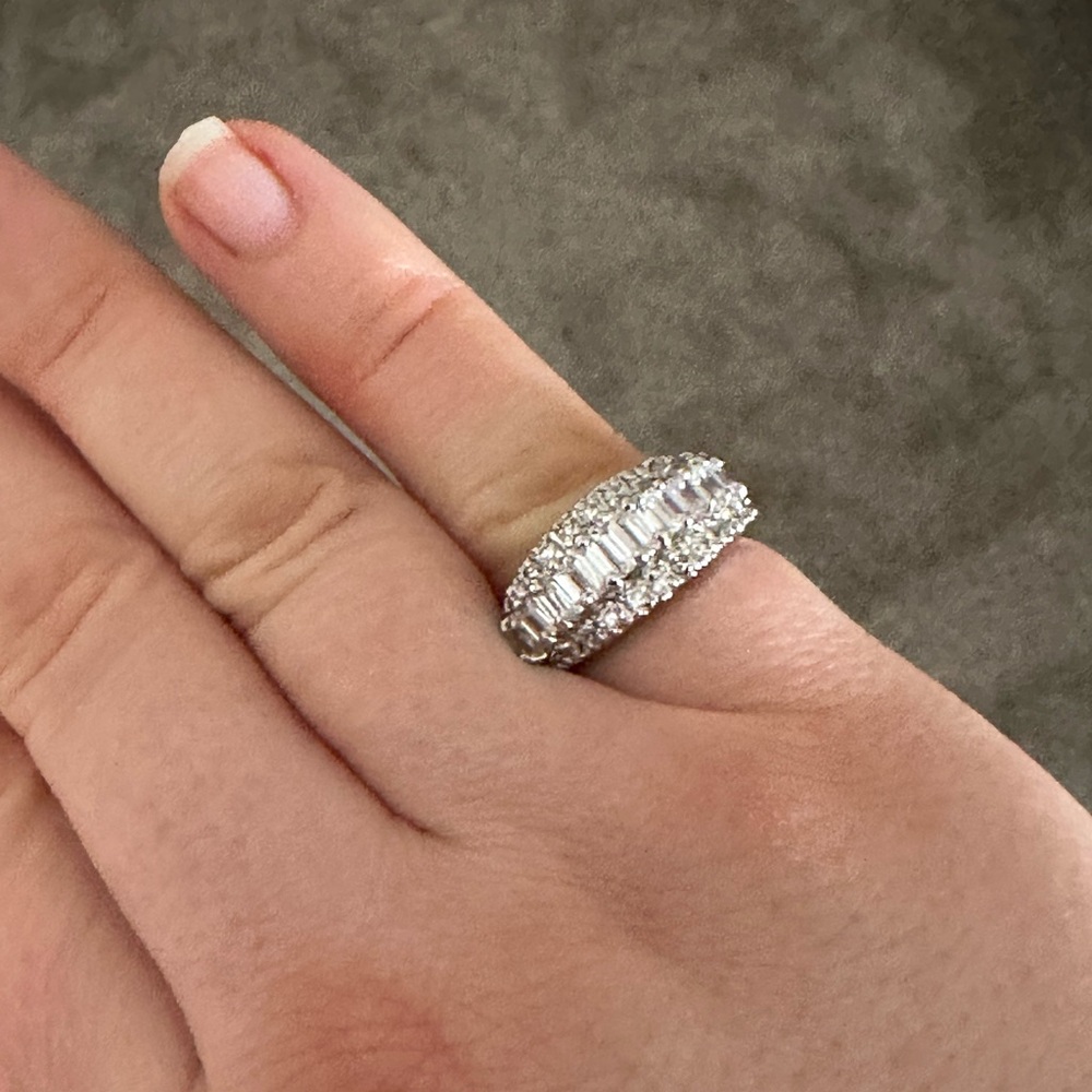 Elegant Women's Ring